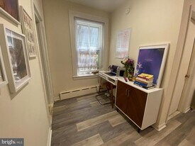 1735 Bainbridge St in Philadelphia, PA - Building Photo