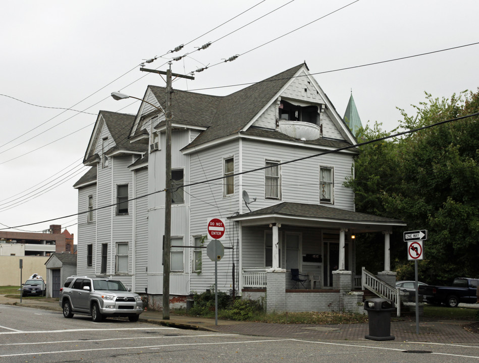 2914 West Ave in Newport News, VA - Building Photo