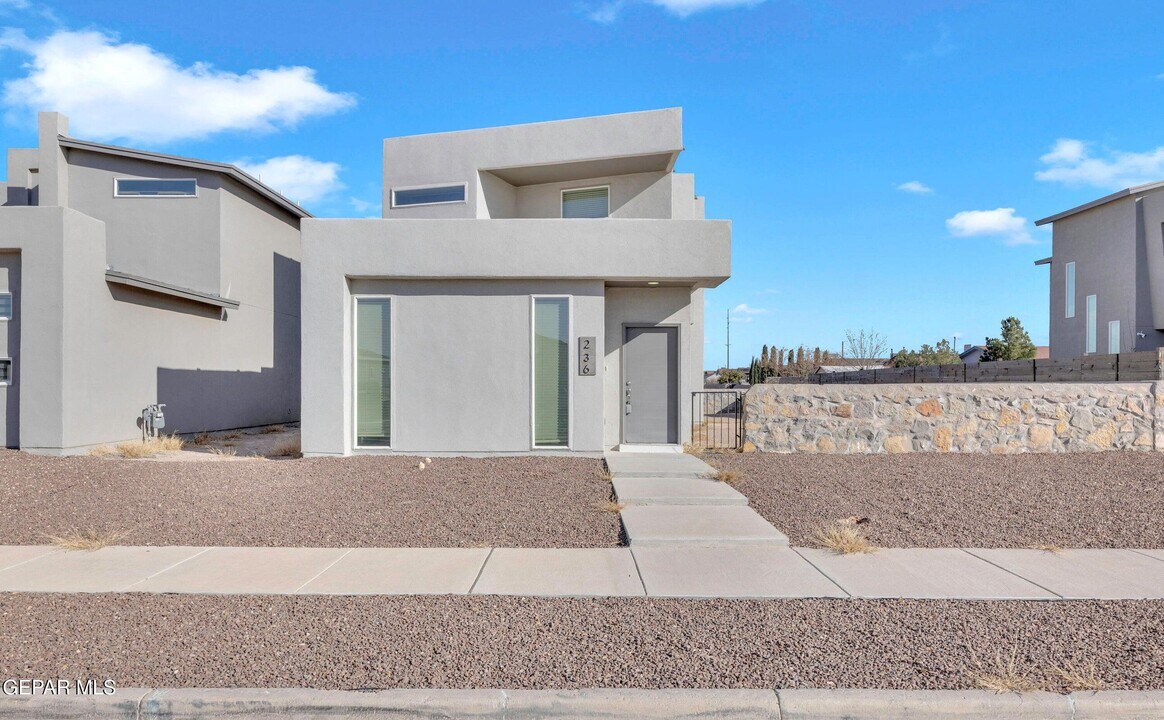 236 Lago Maggiore St in Horizon City, TX - Building Photo