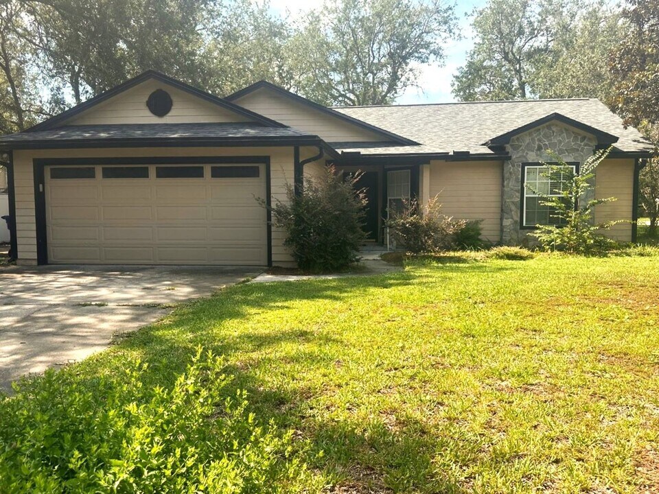 2102 Inverness Rd in Fernandina Beach, FL - Building Photo
