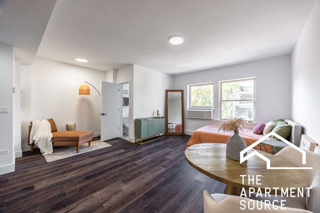 property at 1555 W Hollywood Ave