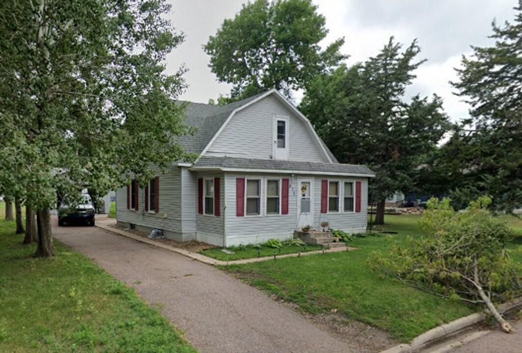 815 W Hanson Ave in Mitchell, SD - Building Photo