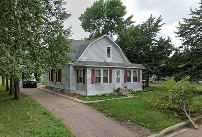 property at 815 W Hanson Ave