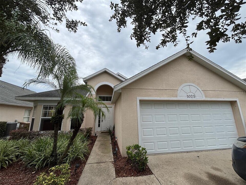 1025 Tourmaline Dr in Kissimmee, FL - Building Photo