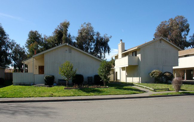 2425 Kenton Ct in Santa Rosa, CA - Building Photo - Building Photo