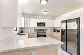 2110 NW 66th St in Miami, FL - Building Photo - Building Photo