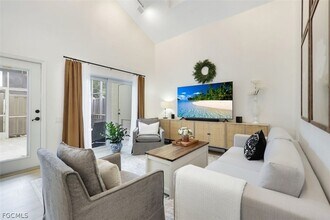 13171 Whitehaven Ln in Ft. Myers, FL - Foto de edificio - Building Photo