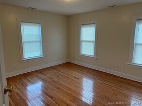 211 Knickerbocker Ave in Stamford, CT - Building Photo - Building Photo