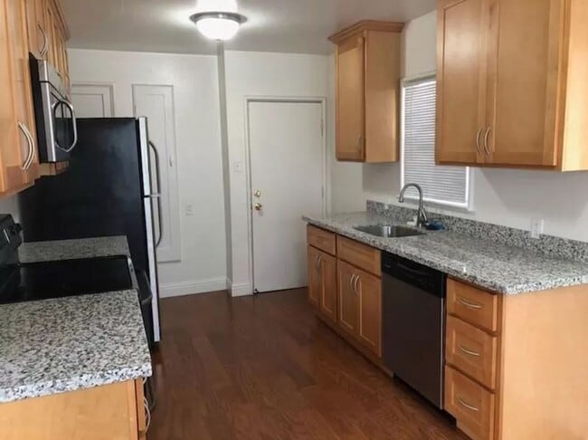 1044-221 1/2 Litch Ct in Reno, NV - Building Photo - Building Photo