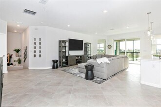 17560 Boracay Ct in Venice, FL - Foto de edificio - Building Photo