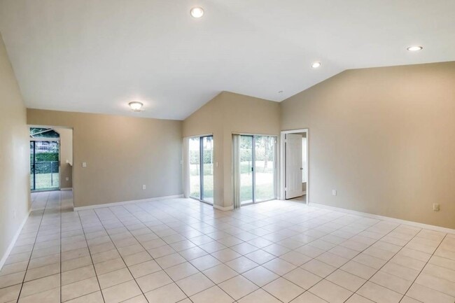 211 NW 187th Ave in Pembroke Pines, FL - Building Photo - Building Photo