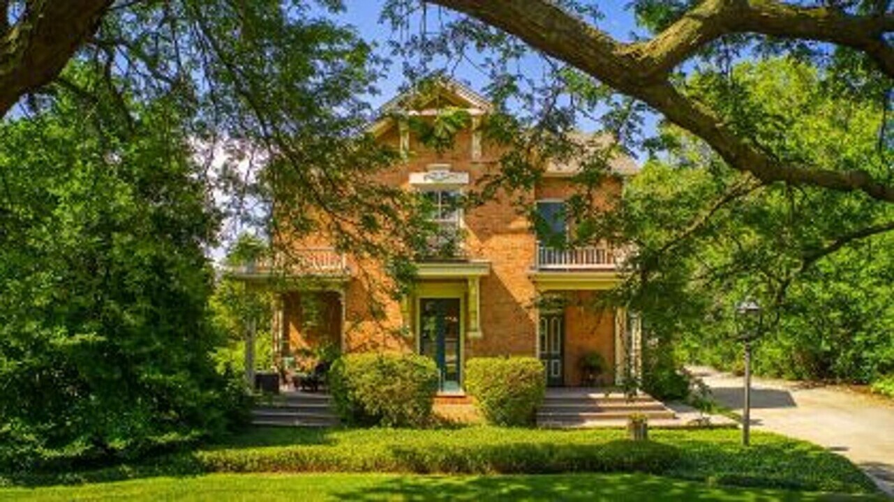 1309 Oswego Rd in Naperville, IL - Building Photo