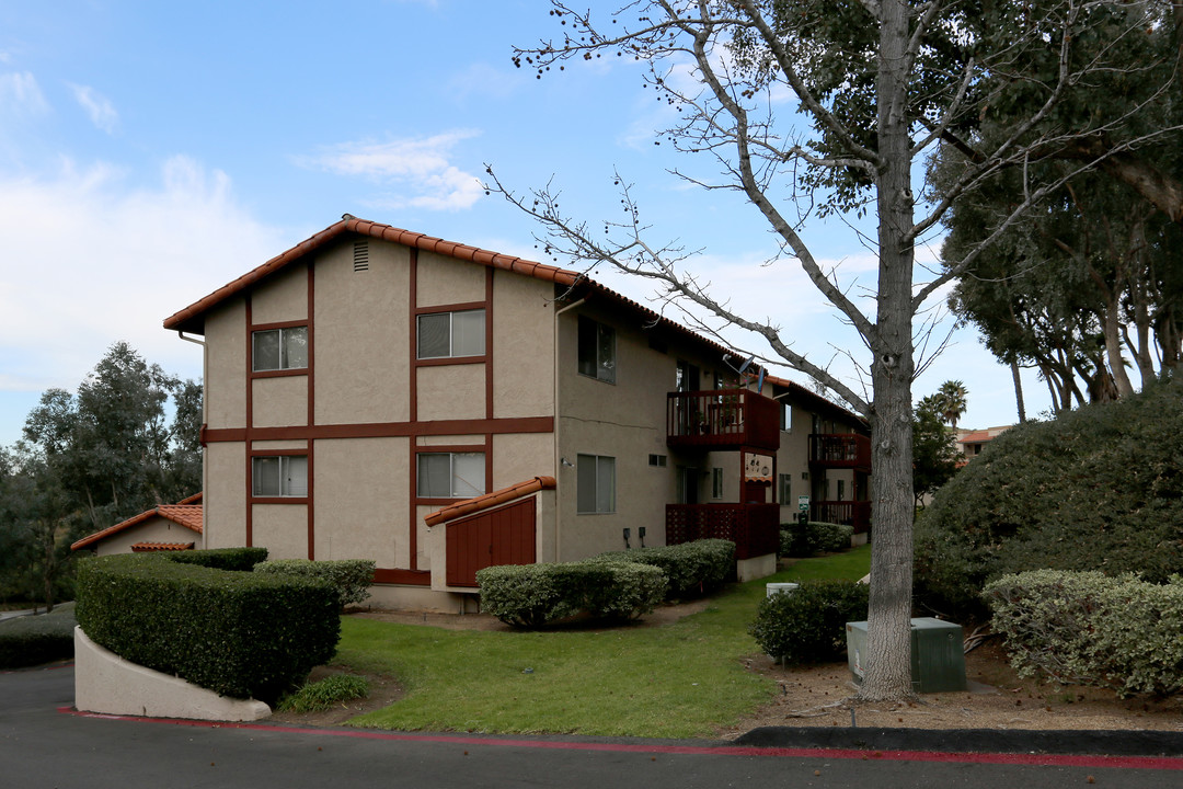 Ascot Villas in Bonsall, CA - Foto de edificio