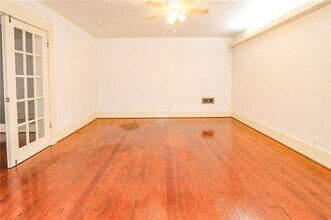 1300 E Cesar Chavez St in Austin, TX - Building Photo - Building Photo