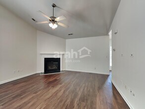 115 Braeburn Dr in Winston-Salem, NC - Foto de edificio - Building Photo