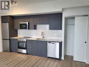 25 Wellington St S in Kitchener, ON - Building Photo - Building Photo