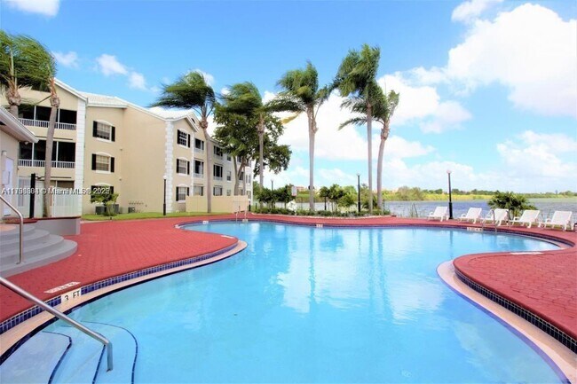 2861 N Oakland Forest Dr, Unit 306 in Oakland Park, FL - Building Photo - Building Photo