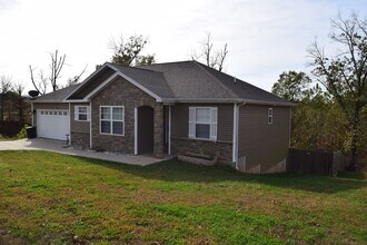 19393 Ladera Rd in Waynesville, MO - Building Photo - Building Photo