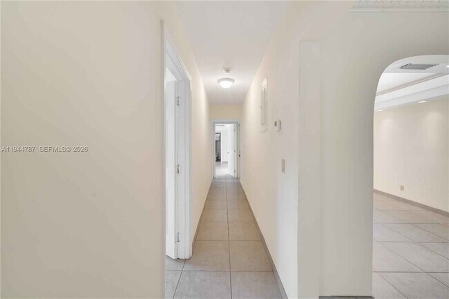 5524 Cleveland St in Hollywood, FL - Building Photo - Building Photo