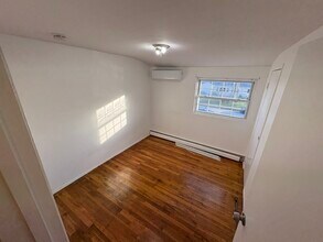 37 John St, Unit 1 in Port Jefferson Station, NY - Foto de edificio - Building Photo