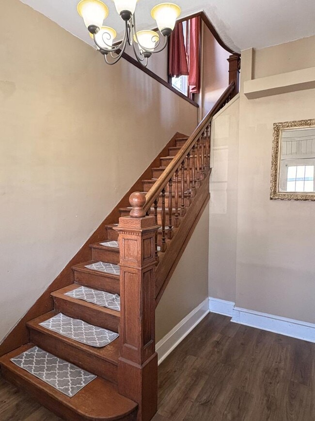 327 Ash St in Jefferson City, MO - Building Photo - Building Photo