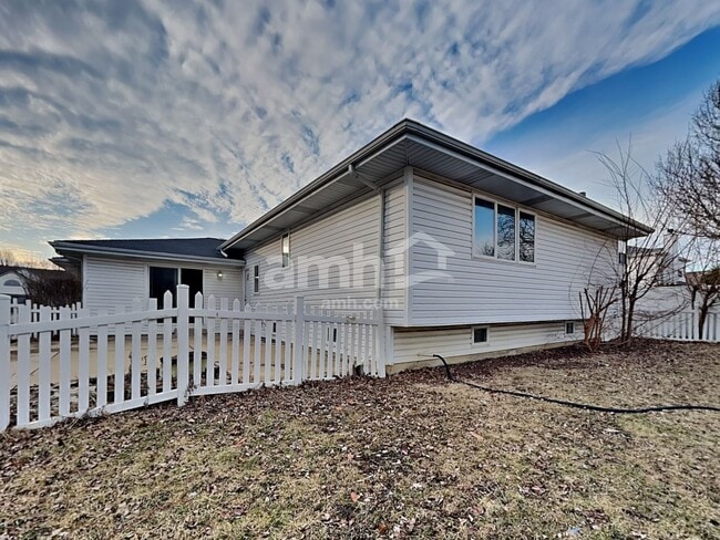2012 Primrose Dr in Plainfield, IL - Building Photo - Building Photo