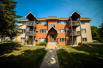 Woodridge Apartments in Northfield, MN - Foto de edificio - Building Photo