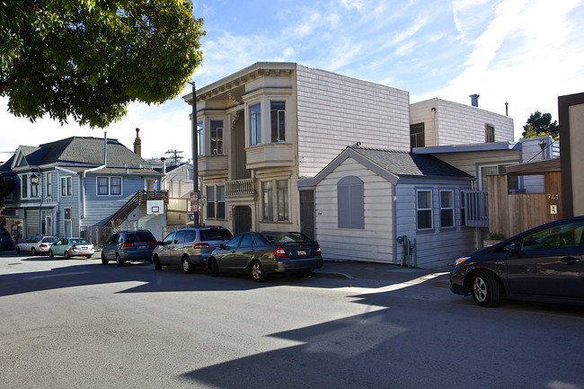 727 Chenery St in San Francisco, CA - Foto de edificio - Building Photo