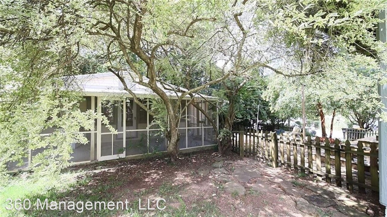 730 N 10th St Photo