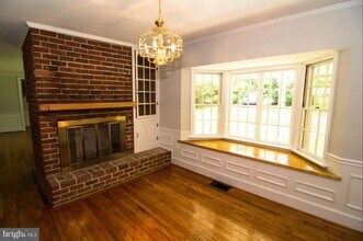 6638 Holland St in McLean, VA - Building Photo - Building Photo