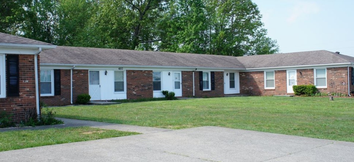 Gold Manor Apartments in Radcliff, KY - Building Photo