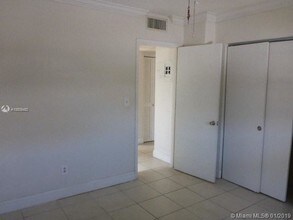 890 NW 45th Ave-Unit -1 in Miami, FL - Building Photo - Building Photo