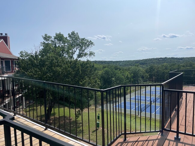 property at 2164 Tanglewood Blvd