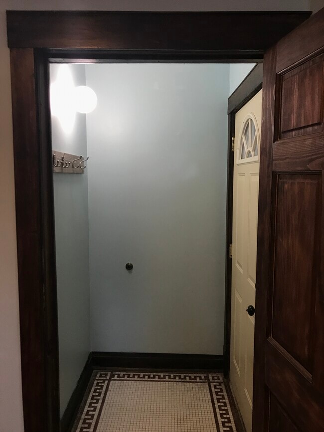 3043 W Belden Ave, Unit Basement in Chicago, IL - Building Photo - Building Photo