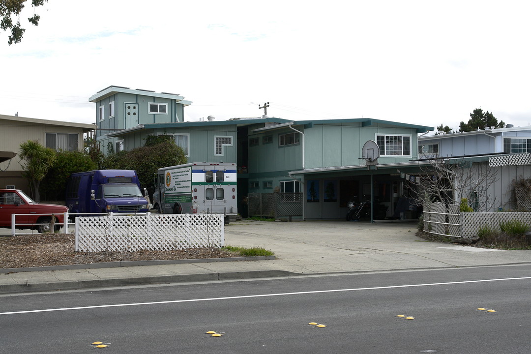 3329 Los Prados St in San Mateo, CA - Foto de edificio