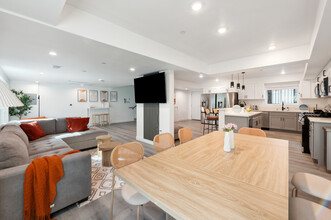 The Nest at 1299 in Los Angeles, CA - Foto de edificio - Interior Photo