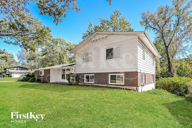 6680 Foxshire Dr in Florissant, MO - Building Photo - Building Photo