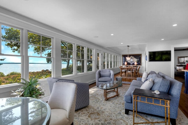 property at 912 Peconic Bay Blvd