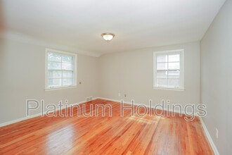 13790 Cedar Rd in University Heights, OH - Building Photo - Building Photo