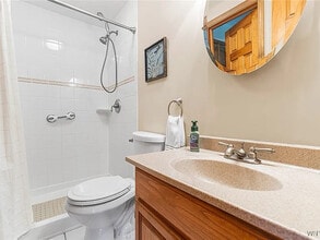 146 October Ln in Buffalo, NY - Foto de edificio - Building Photo