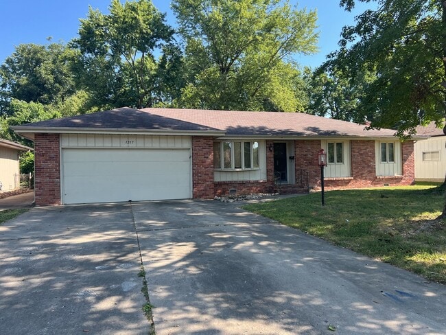 1217 E Sunset Ct
