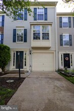 163 Shirley Square SE in Leesburg, VA - Building Photo - Building Photo