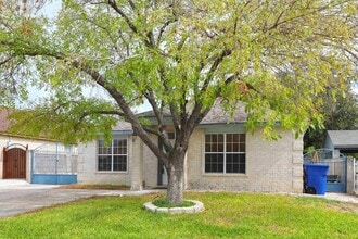 1815 Arctic Ct in Laredo, TX - Building Photo - Building Photo