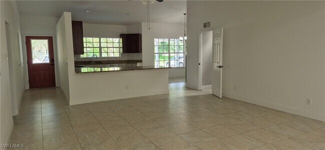 315 Cleveland Ave in Lehigh Acres, FL - Building Photo - Building Photo
