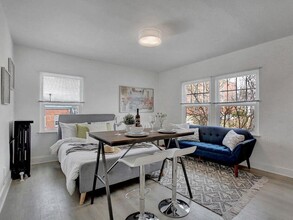 Lynnwood Apartments in Portland, OR - Building Photo - Interior Photo