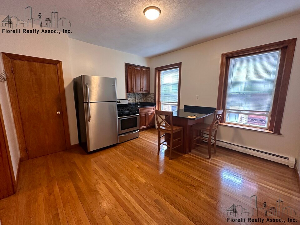 7 Margaret St, Unit 3 in Boston, MA - Building Photo