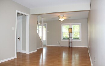 121 68th St in Darien, IL - Building Photo - Building Photo