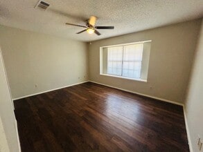 324 Mill Creek Cir in Woodway, TX - Building Photo - Building Photo