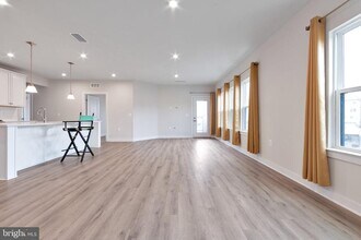 46320 Mount Milstead Ter in Sterling, VA - Foto de edificio - Building Photo