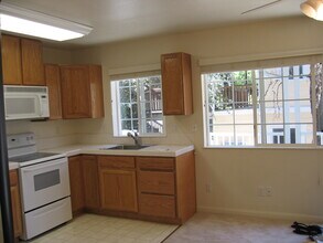 588 Military E in Benicia, CA - Building Photo - Building Photo
